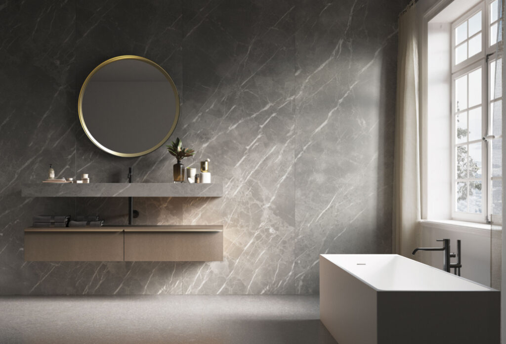 baño moderno con acabados en marmol