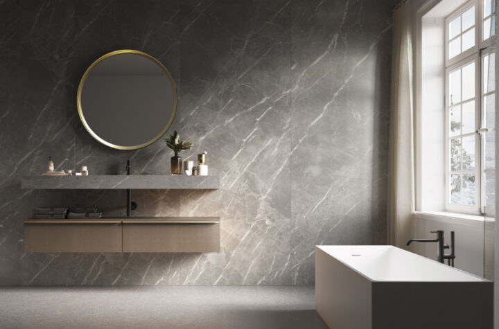 baño moderno con acabados en marmol